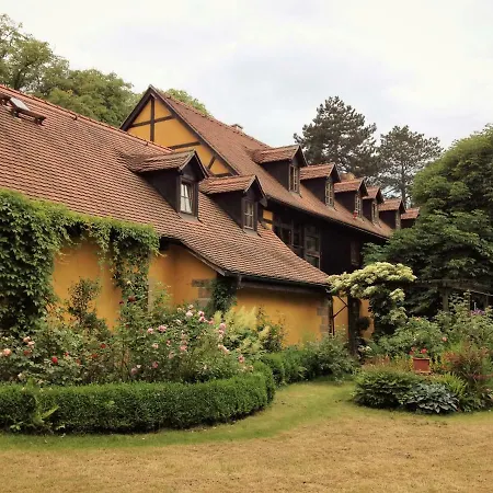 Apartment Ferienwohnung Im Kastanienhof Dresden, Buhlau