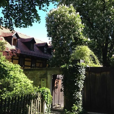 Ferienwohnung Im Kastanienhof Dresden, Buhlau * 德累斯顿