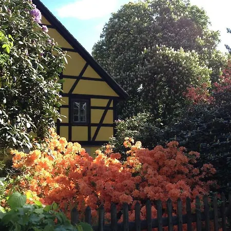 Ferienwohnung Im Kastanienhof Dresden, Buhlau Apartment Dresden